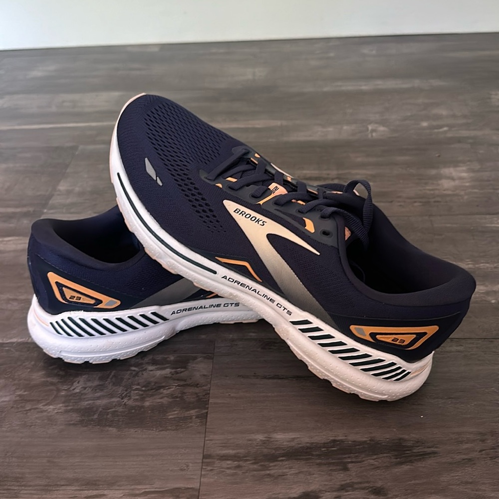 Brooks Adrenaline GTS 23